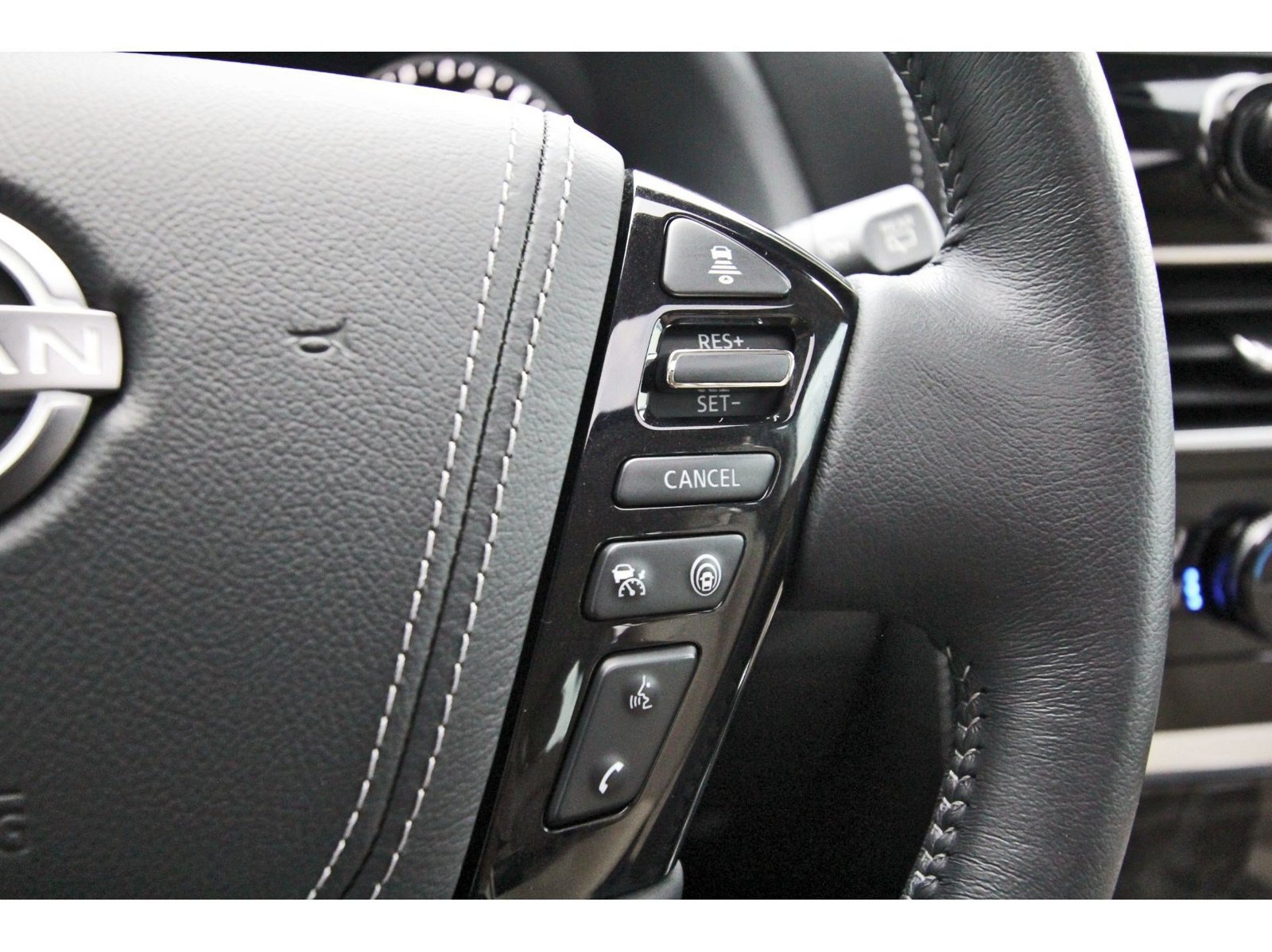 Used 2022 Nissan Armada Platinum w/ Captain's Chairs Package RWD image 21