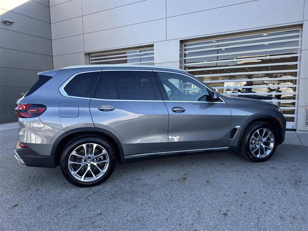 Used 2025 BMW X5 xDrive40i w/ Parking Assistance Package image 7