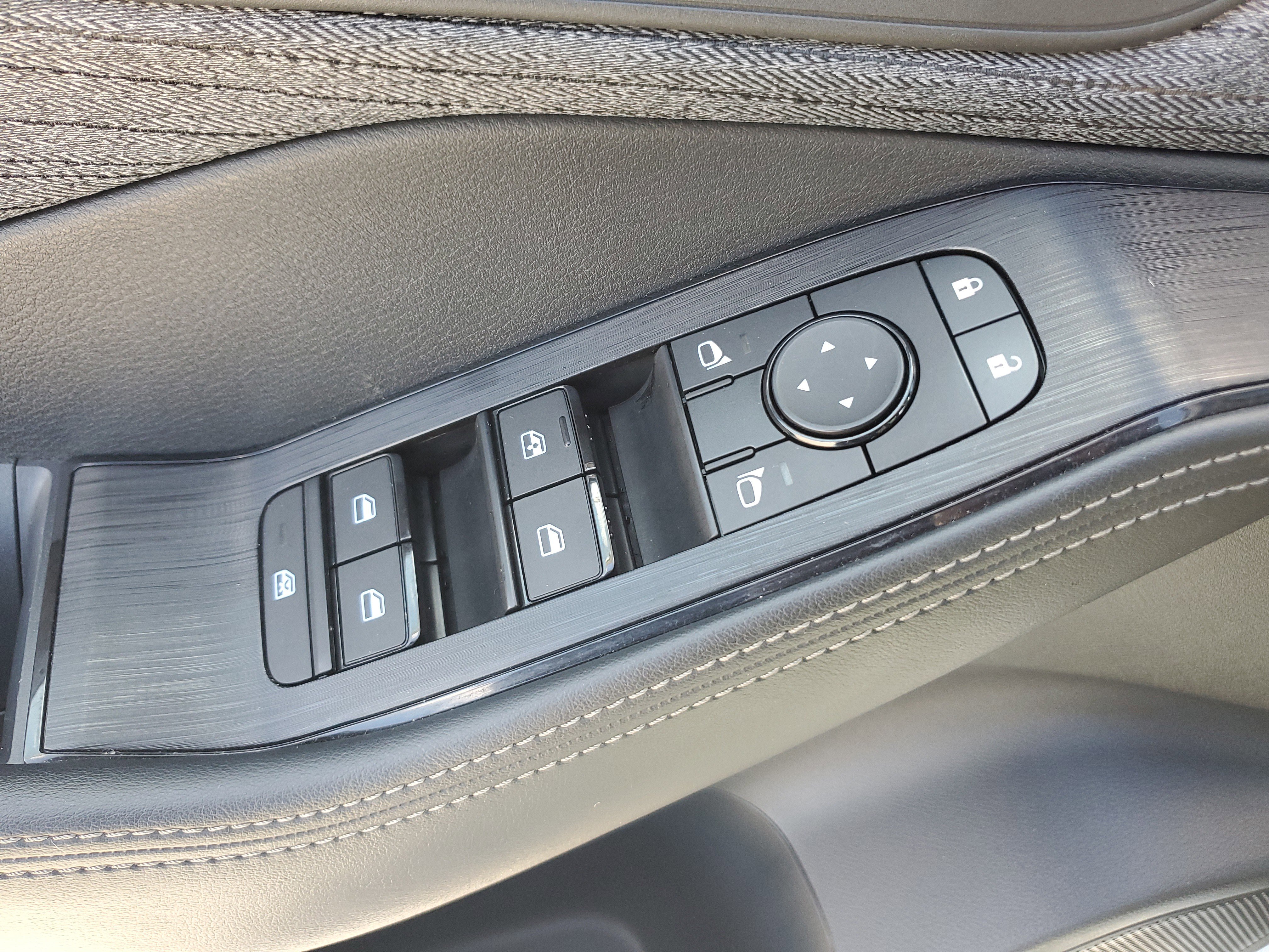 Used 2023 Nissan Rogue SV image 26