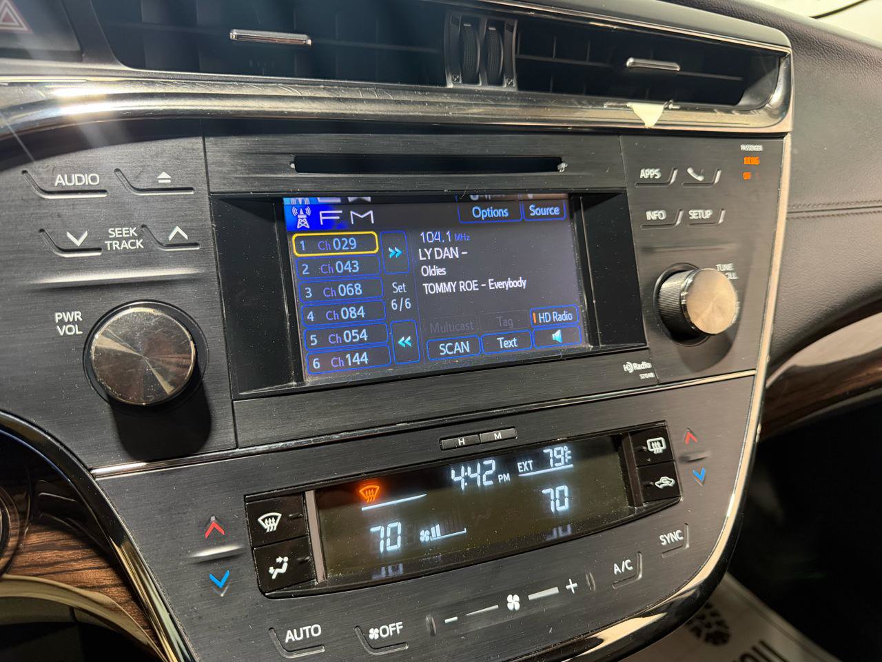 Used 2014 Toyota Avalon XLE Touring FWD image 29