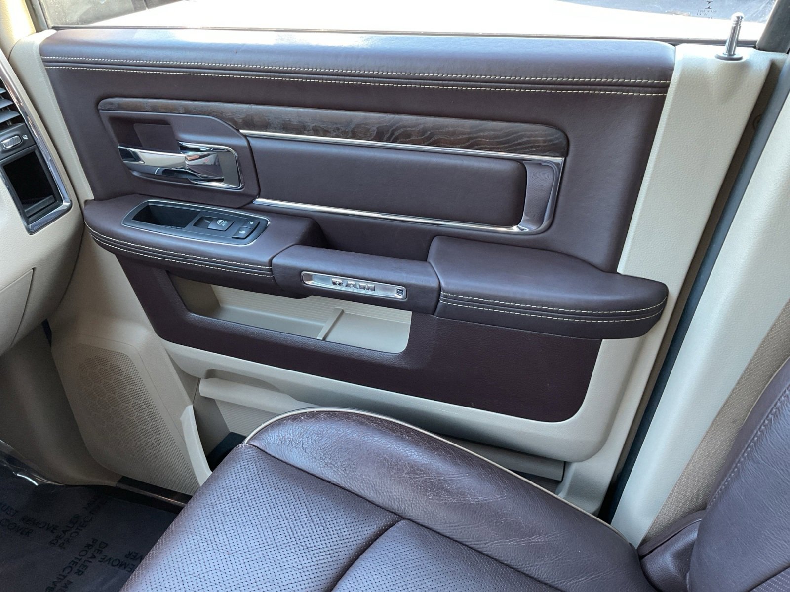 Used 2016 RAM 1500 Laramie Longhorn w/ Convenience Group image 17