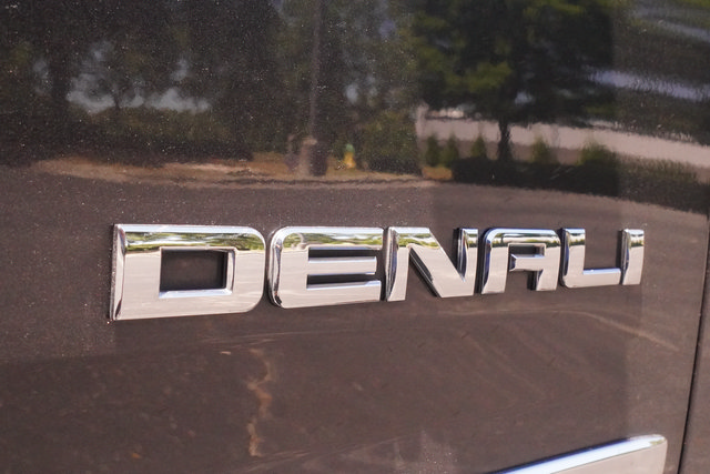 Used 2018 GMC Yukon Denali RWD image 12