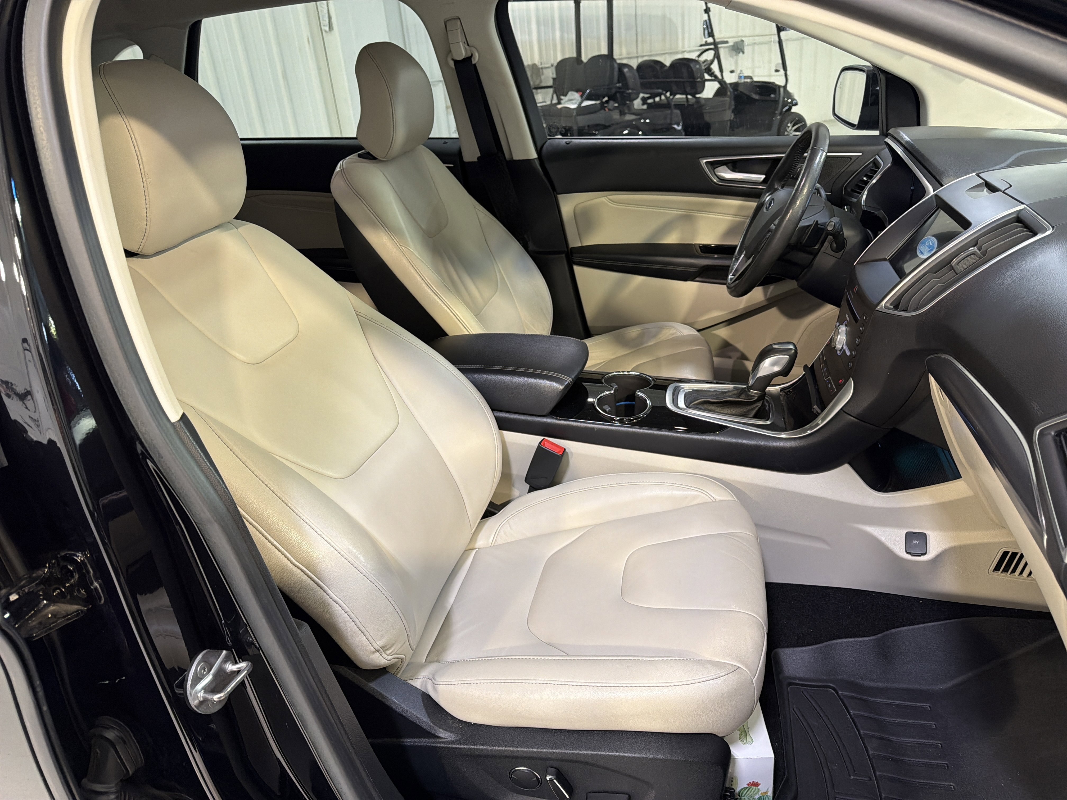 Used 2017 Ford Edge Titanium w/ Technology Package image 12