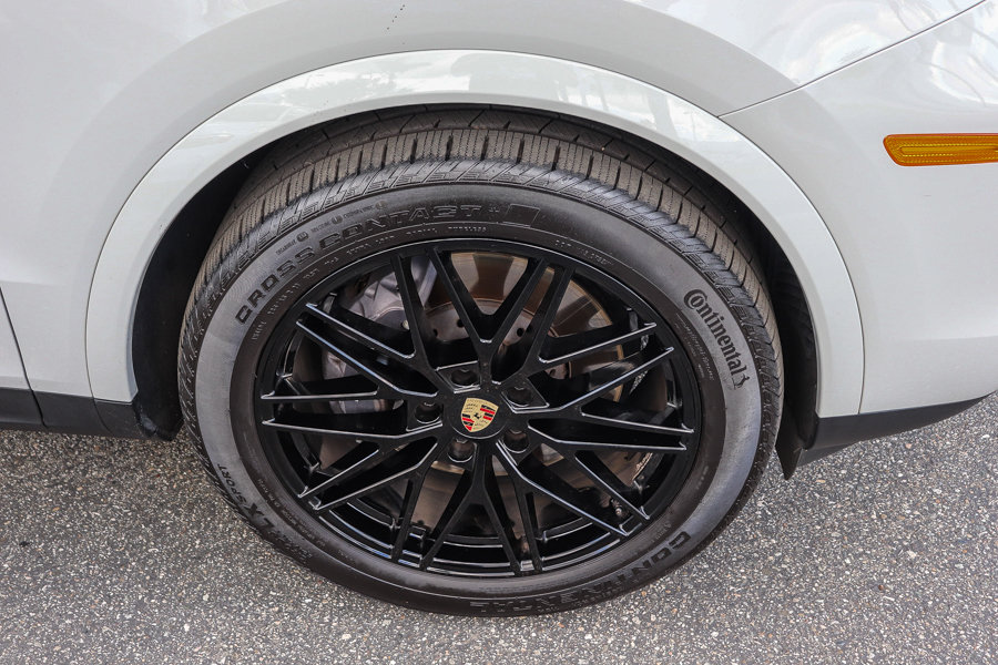 Used 2024 Porsche Cayenne AWD/4WD image 6