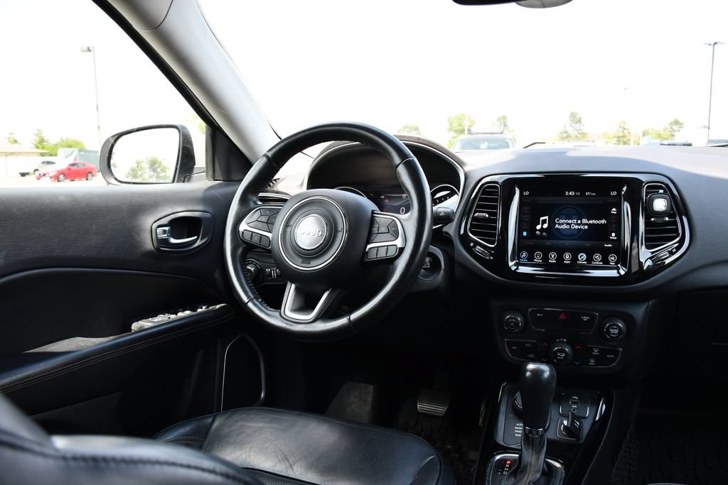 Used 2017 Jeep Compass Limited w/ Navigation Group AWD/4WD image 21