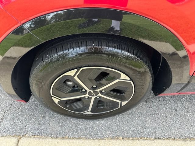Certified 2024 Kia Niro FWD image 30