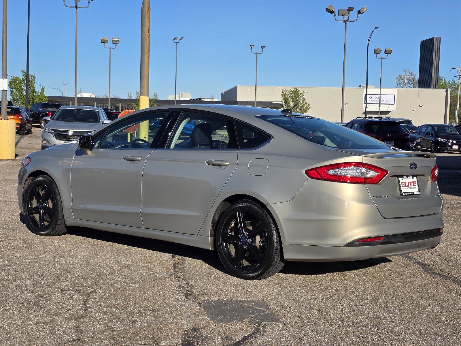 Used 2016 Ford Fusion SE w/ Equipment Group 201A image 7