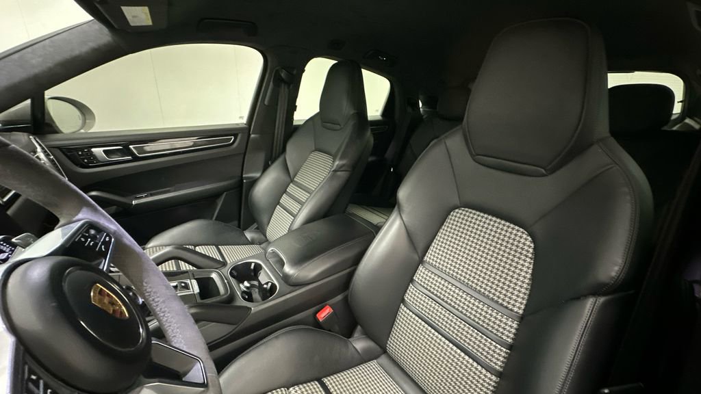 Used 2021 Porsche Cayenne GTS AWD/4WD image 9