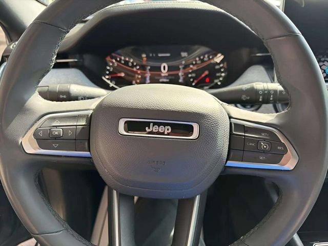 Used 2024 Jeep Compass Latitude AWD/4WD image 5