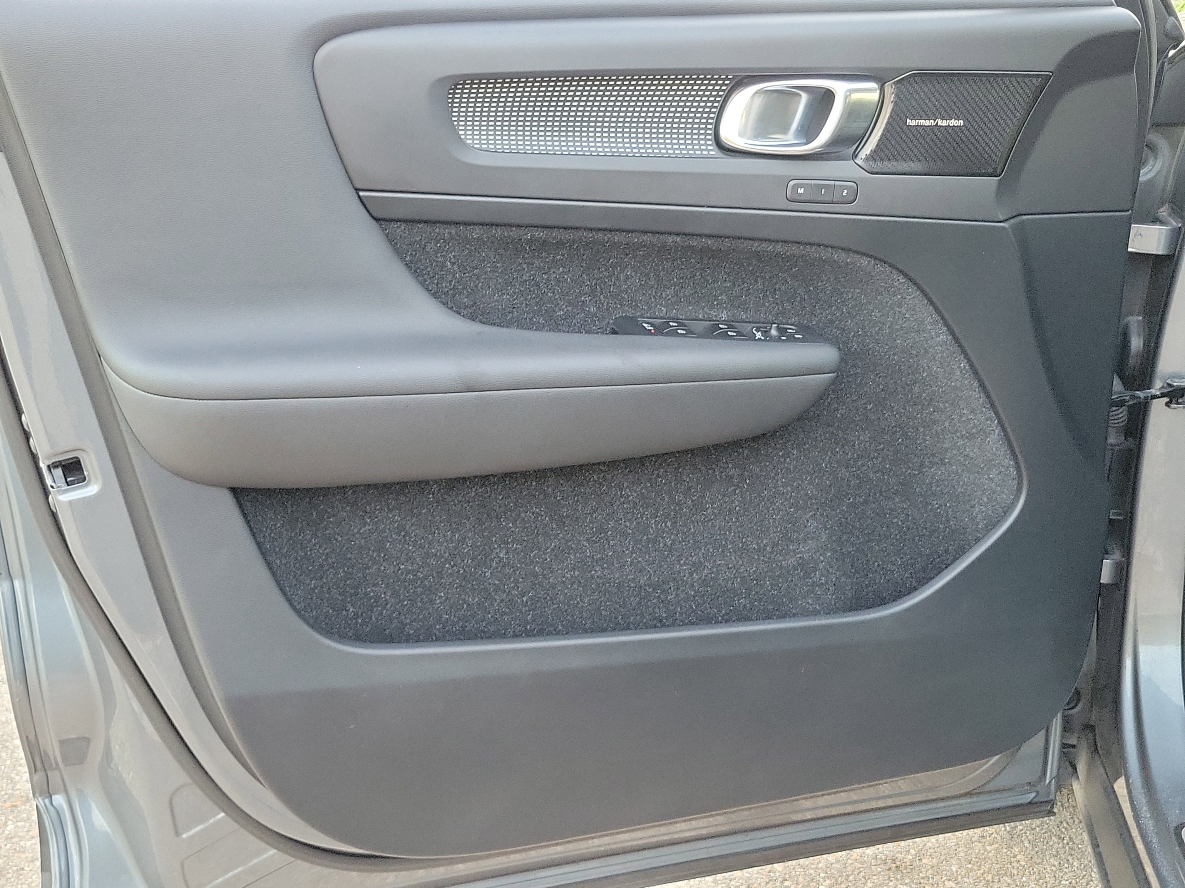 Used 2019 Volvo XC40 T5 R-Design image 26