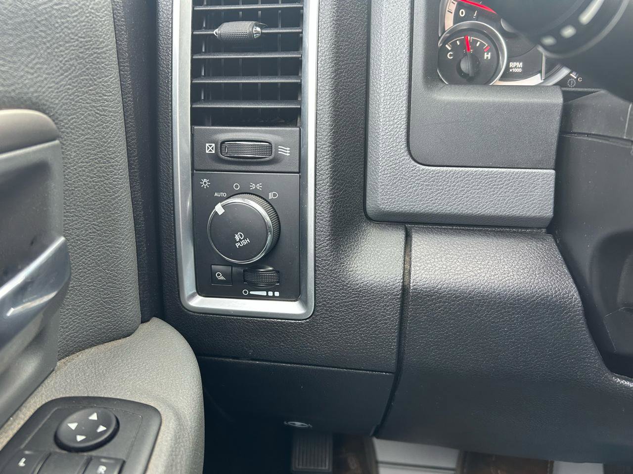 Used 2014 RAM 1500 Big Horn image 29