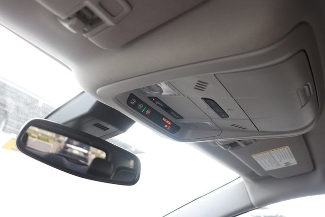 Used 2023 GMC Terrain SLT image 23