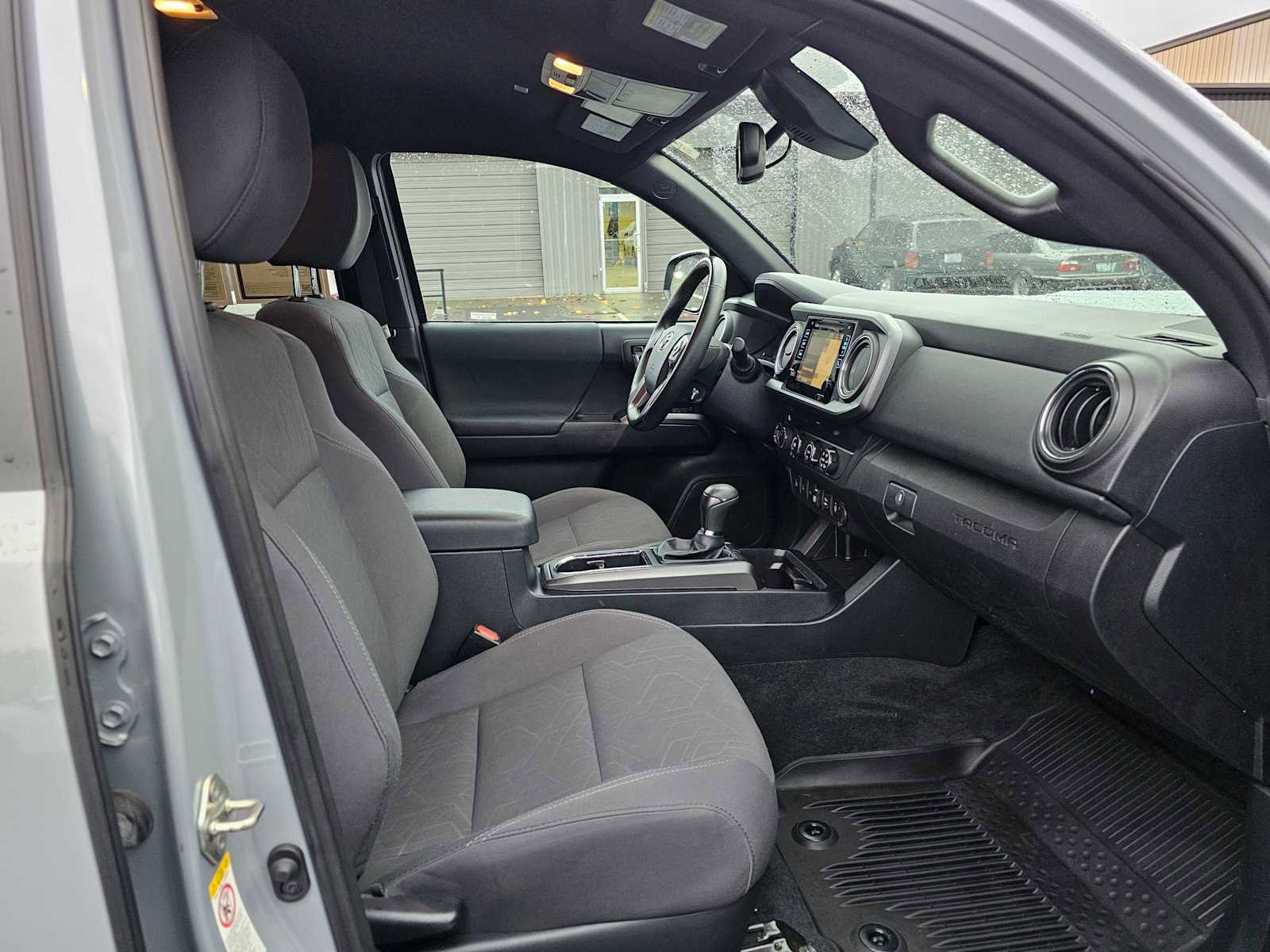 Used 2019 Toyota Tacoma TRD Sport image 11