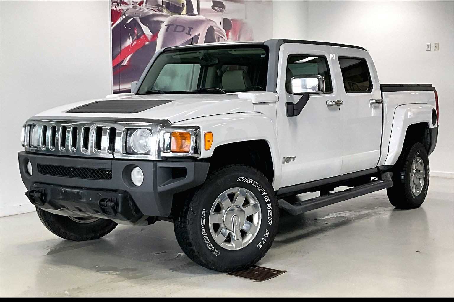 Used 2010 HUMMER H3T Luxury w/ Appearance Package AWD/4WD image 1