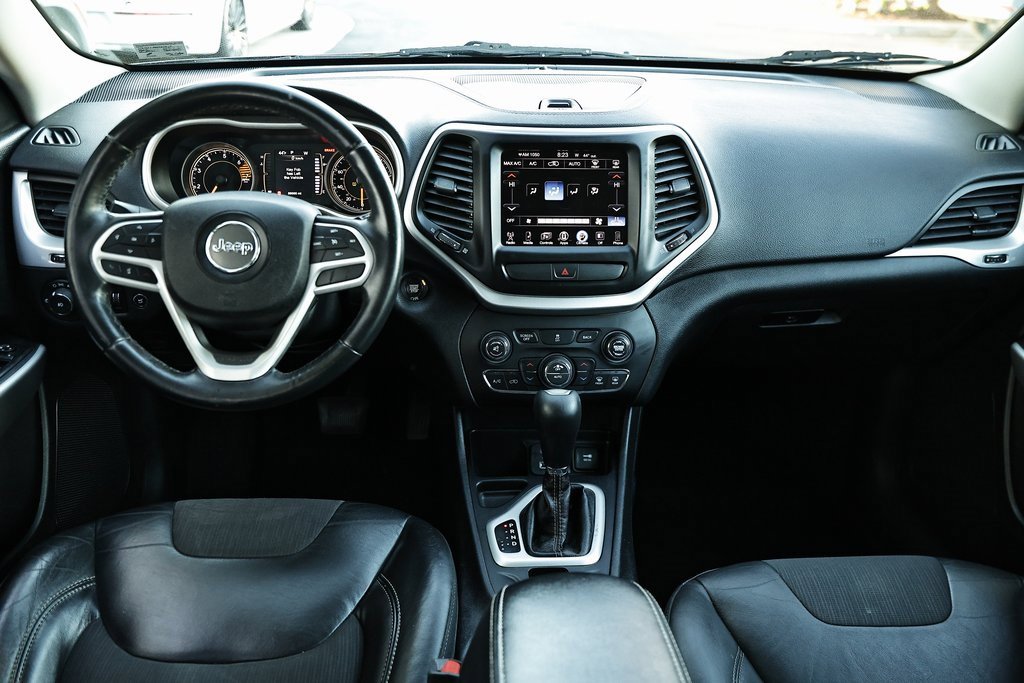 Used 2018 Jeep Cherokee Latitude Plus w/ Comfort/Convenience Group image 25