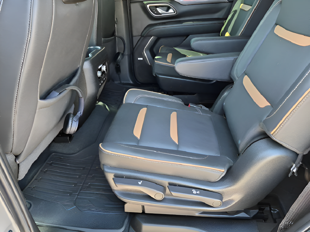 Used 2024 GMC Yukon AT4 w/ Technology Package AWD/4WD image 29