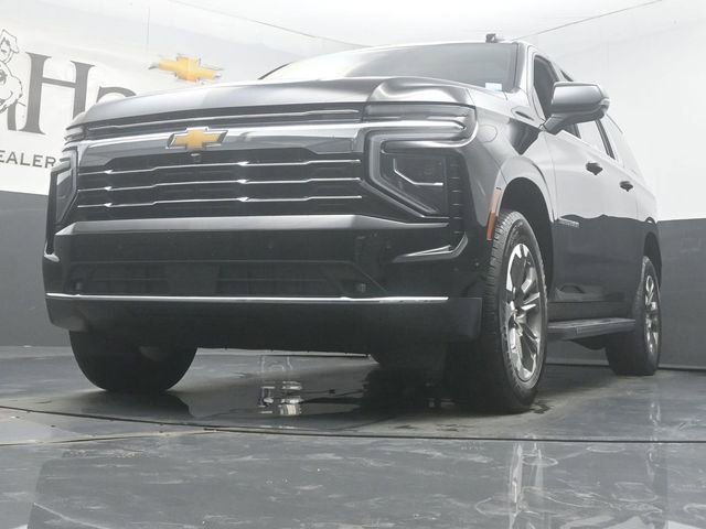Used 2025 Chevrolet Suburban LT w/ Comfort Package AWD/4WD image 4