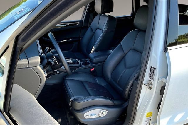 Used 2025 Porsche Macan AWD/4WD image 20