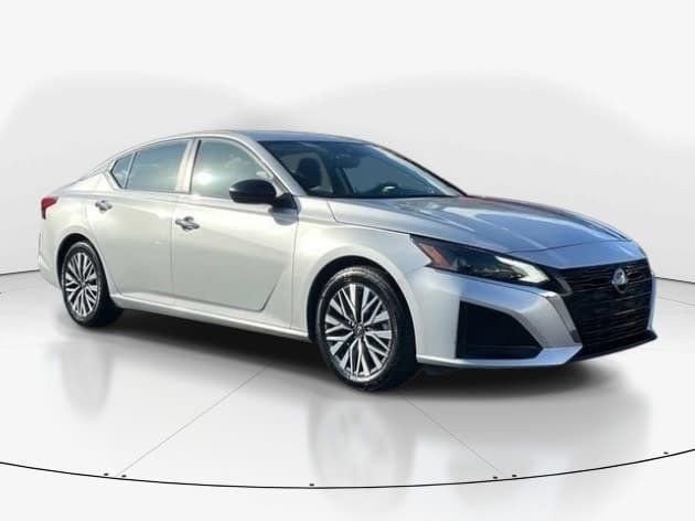 Used 2024 Nissan Altima 2.5 SV image 1