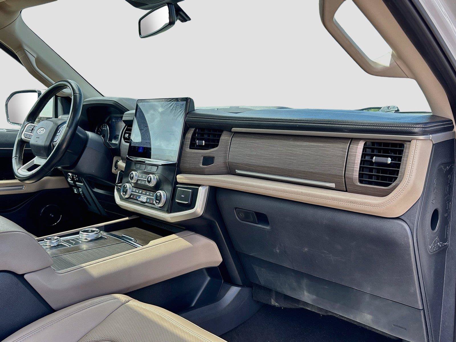 Used 2024 Ford Expedition Max Limited AWD/4WD image 32