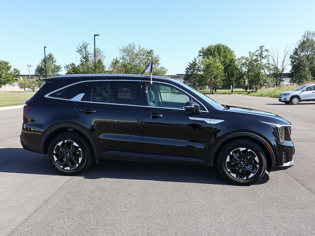 Certified 2025 Kia Sorento S w/ Panoramic Sunroof Package FWD image 9