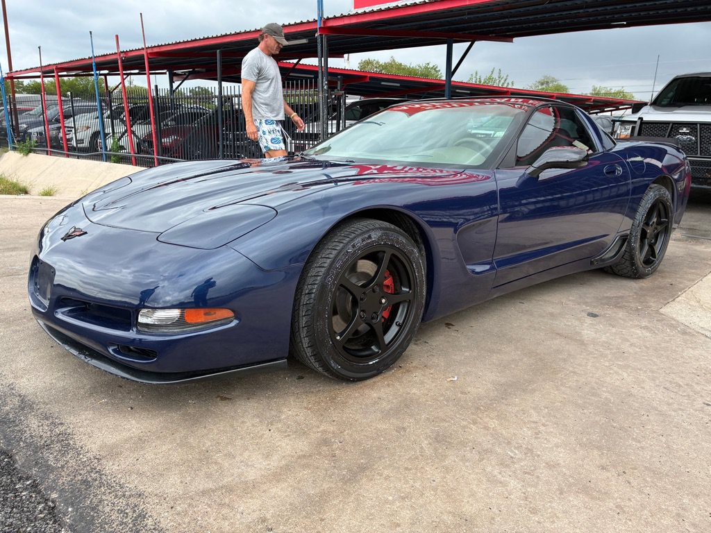 Used 2004 Chevrolet Corvette Coupe w/ Preferred Equipment Group RWD image 10