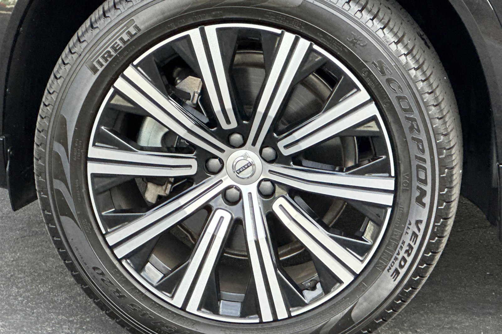 Certified 2025 Volvo XC90 B6 Plus AWD/4WD image 35