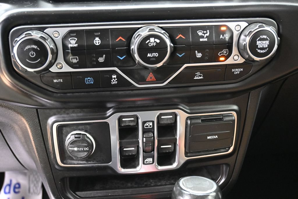Used 2022 Jeep Wrangler Unlimited Sahara w/ Cold Weather Group AWD/4WD image 19