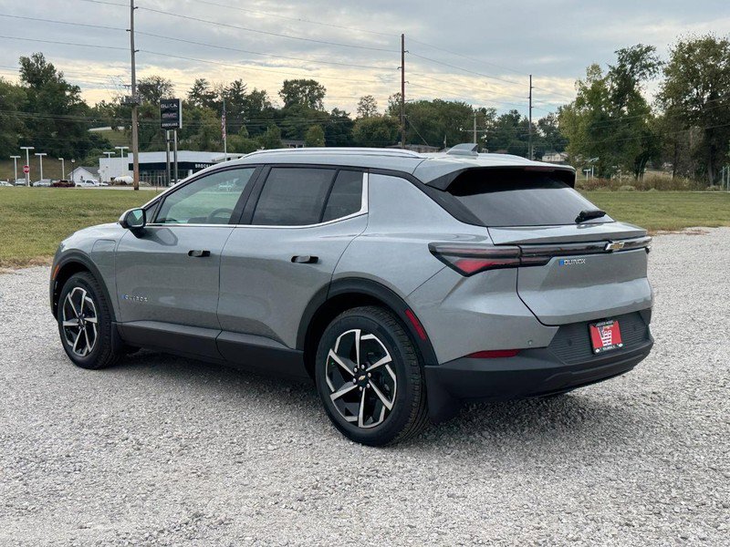 New 2026 Chevrolet Equinox EV LT FWD image 3