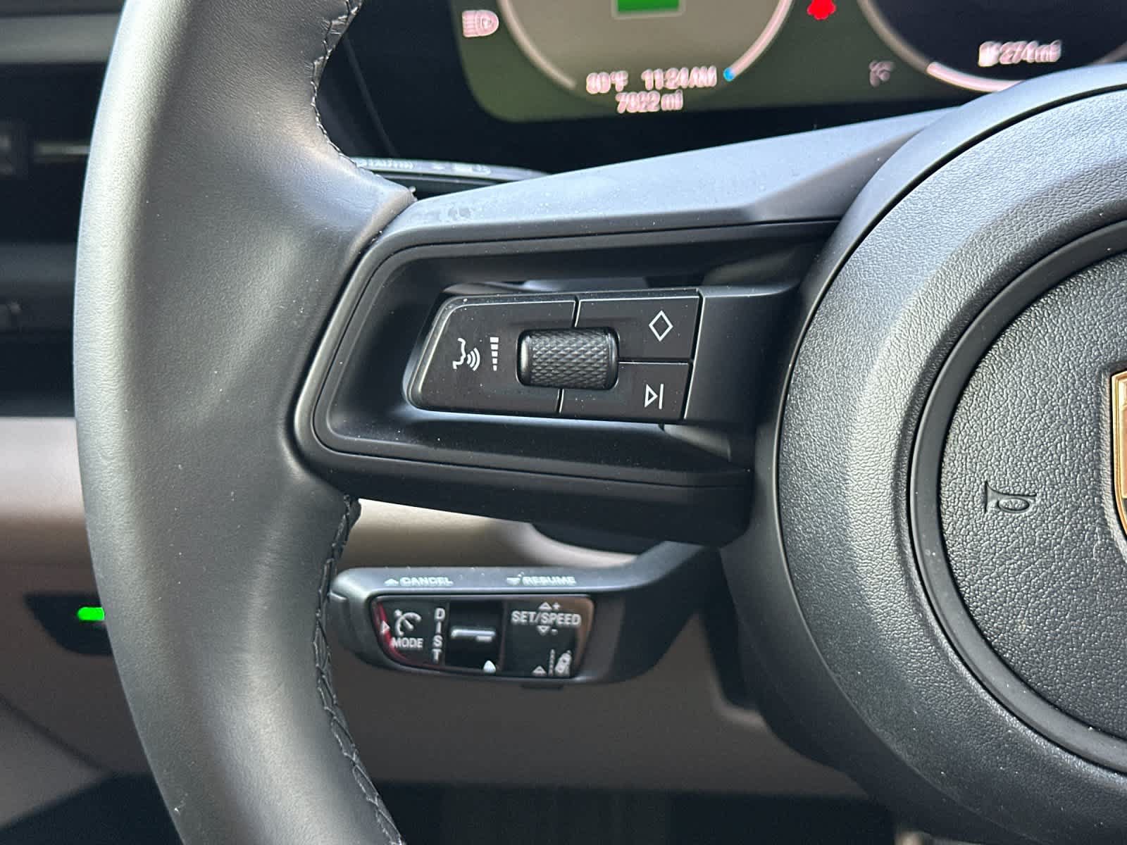 Certified 2025 Porsche Macan 4S Electric AWD/4WD image 28