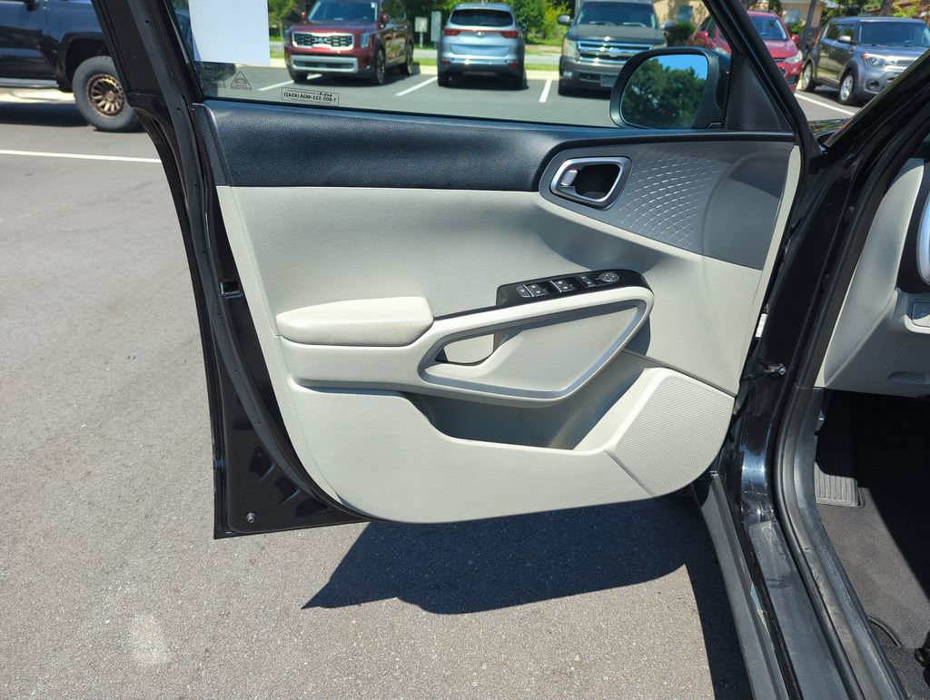 Used 2024 Kia Soul LX w/ Option Group 015 FWD image 18