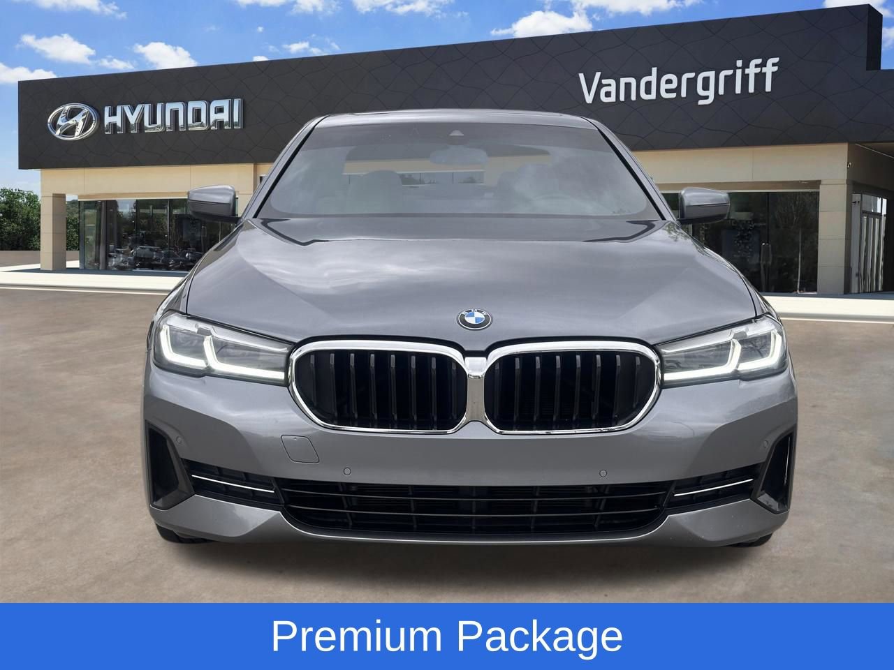 Used 2022 BMW 530i w/ Premium Package image 4