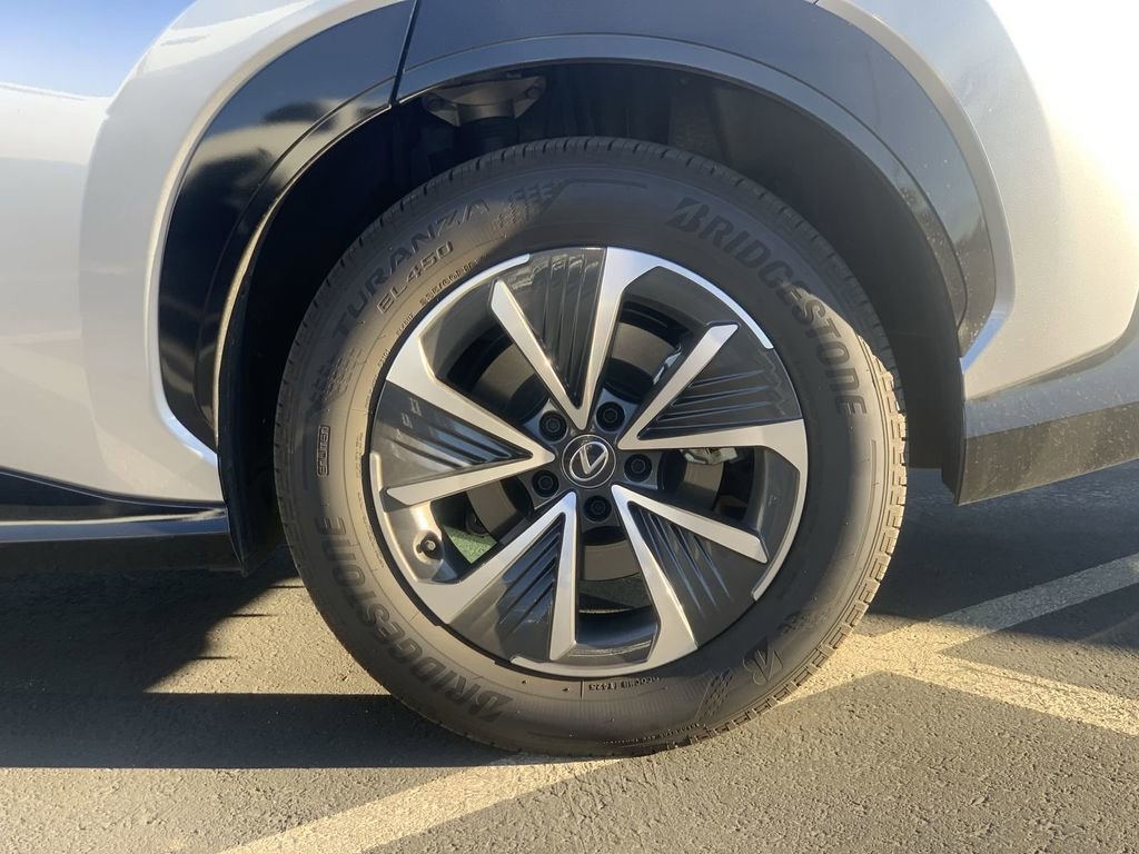 Used 2025 Lexus RZ 300e image 31