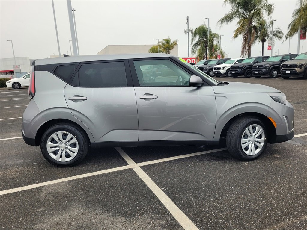 Used 2025 Kia Soul LX image 3