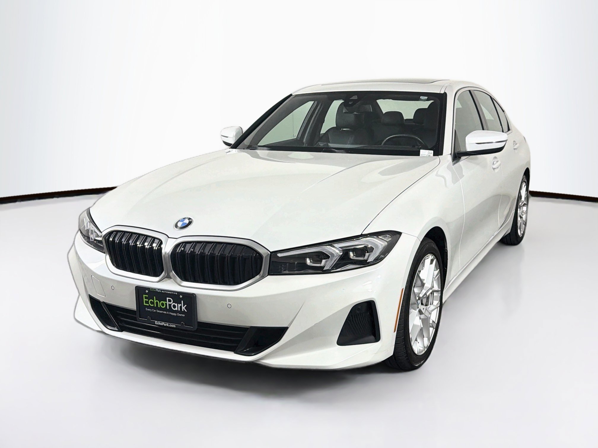 Used 2025 BMW 330i Sedan w/ Convenience Package RWD image 3