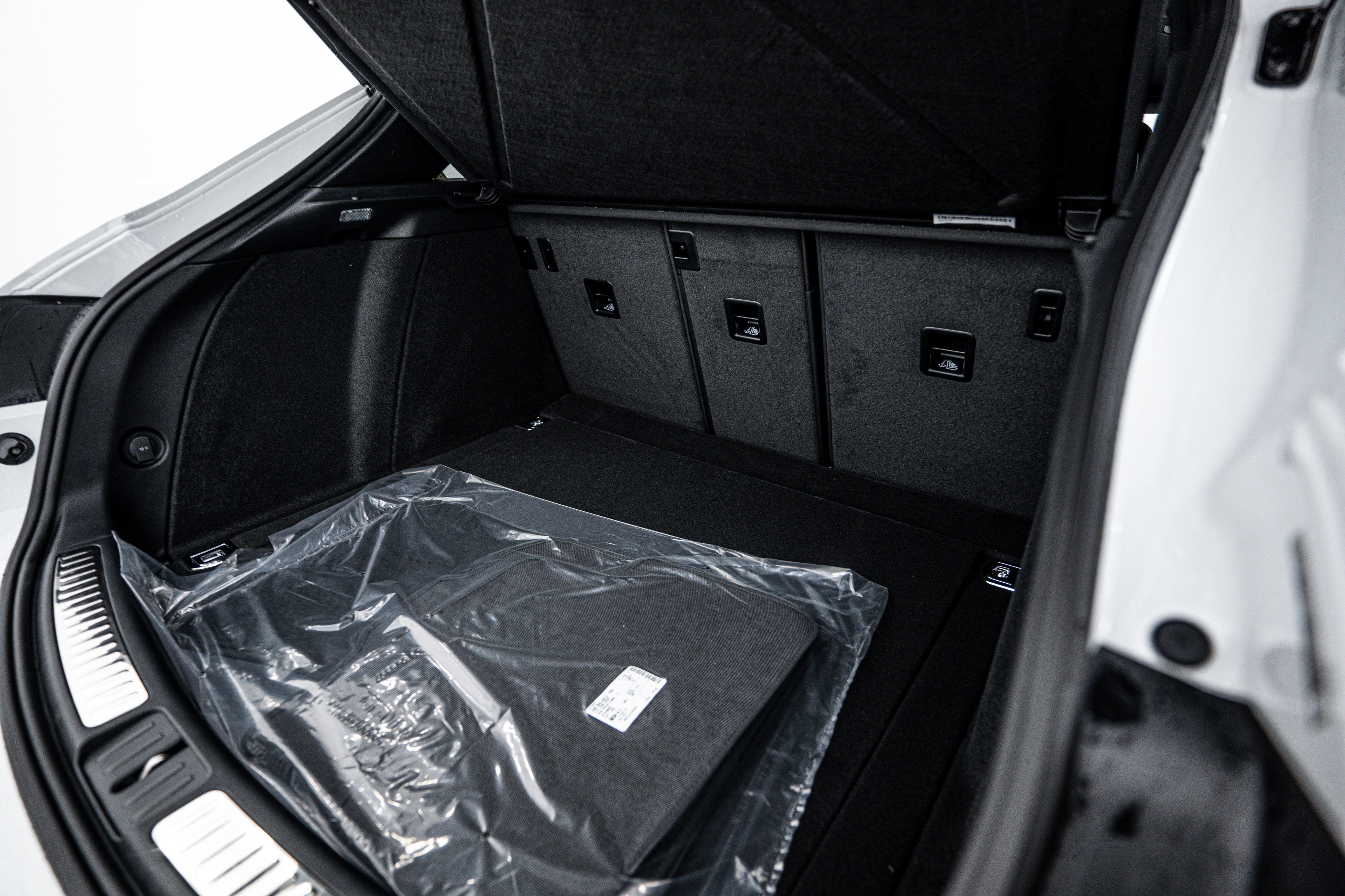 New 2026 Porsche Macan GTS image 24