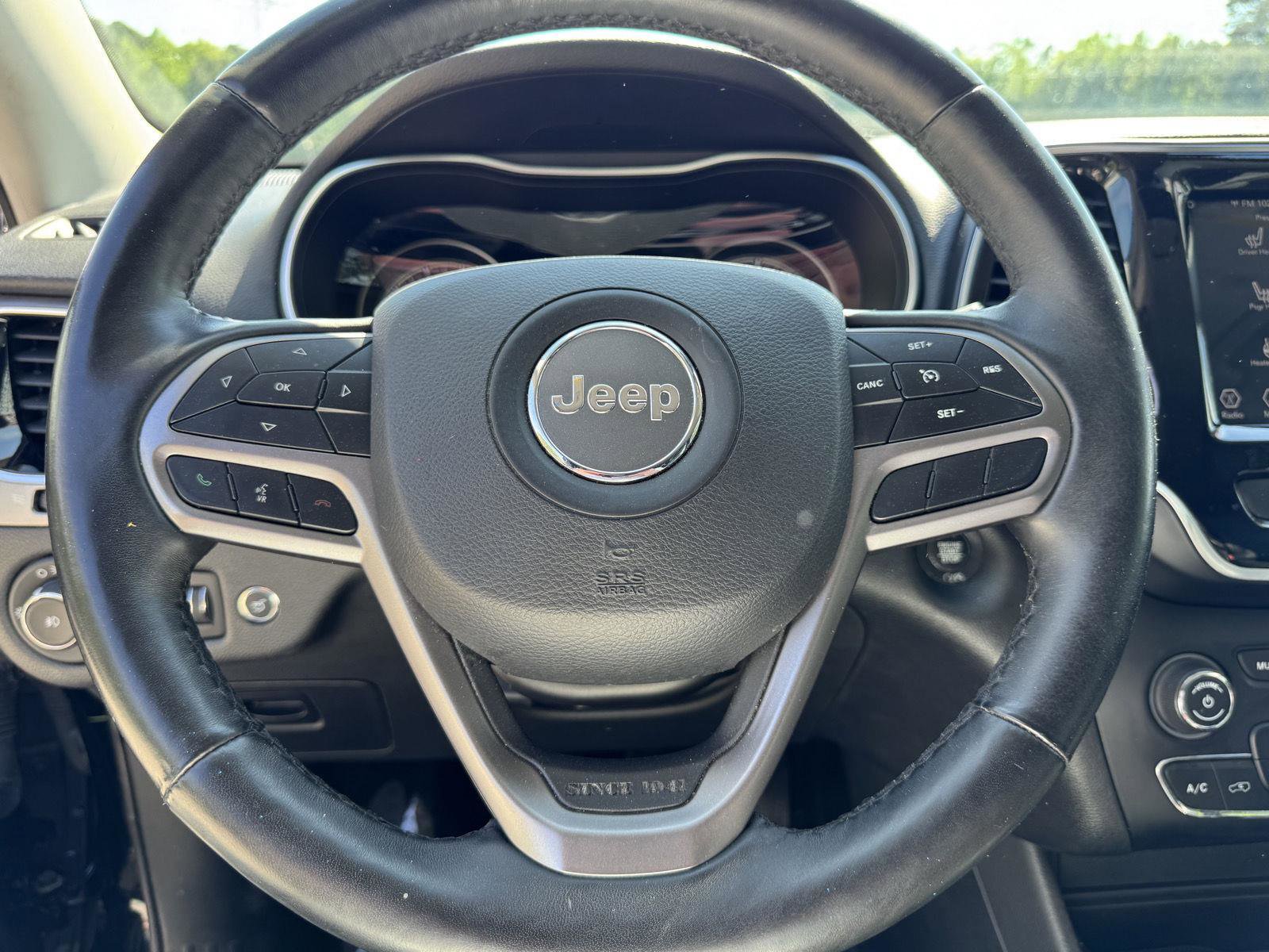 Used 2019 Jeep Cherokee Limited image 3