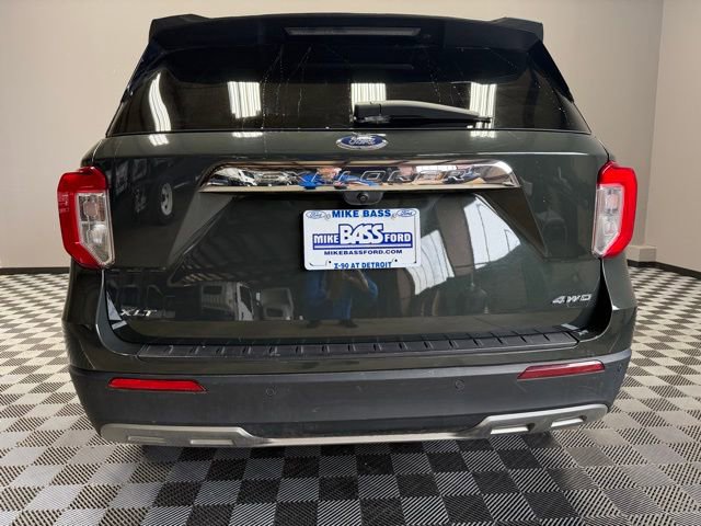 Used 2022 Ford Explorer XLT w/ Equipment Group 202A AWD/4WD image 9