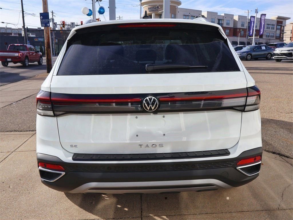 New 2026 Volkswagen Taos SE FWD image 4