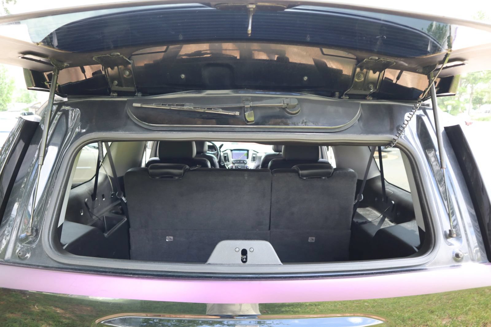 Used 2015 Chevrolet Suburban LTZ RWD image 15