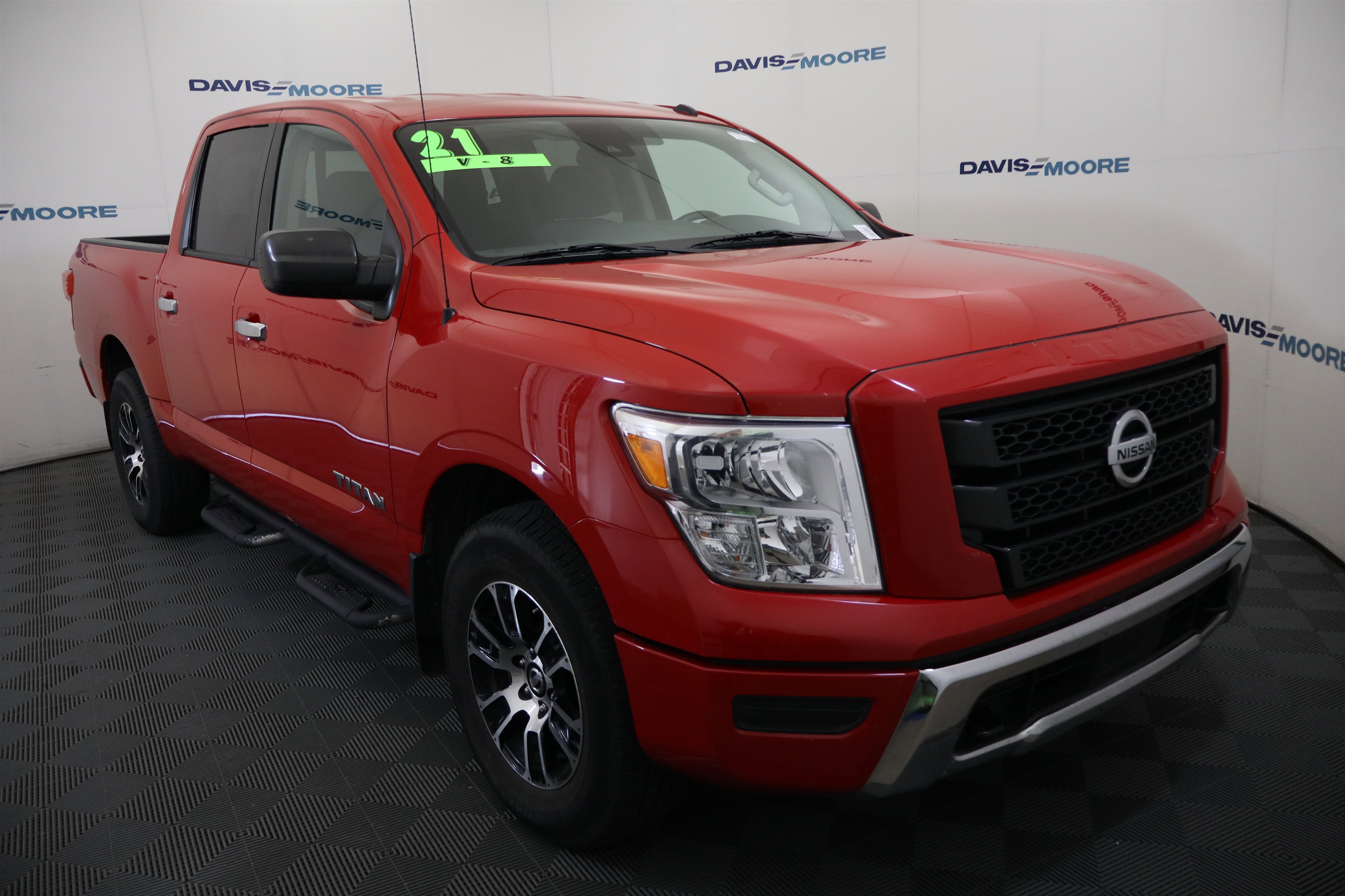 Used 2021 Nissan Titan SV w/ Accessory Utility Package AWD/4WD image 3