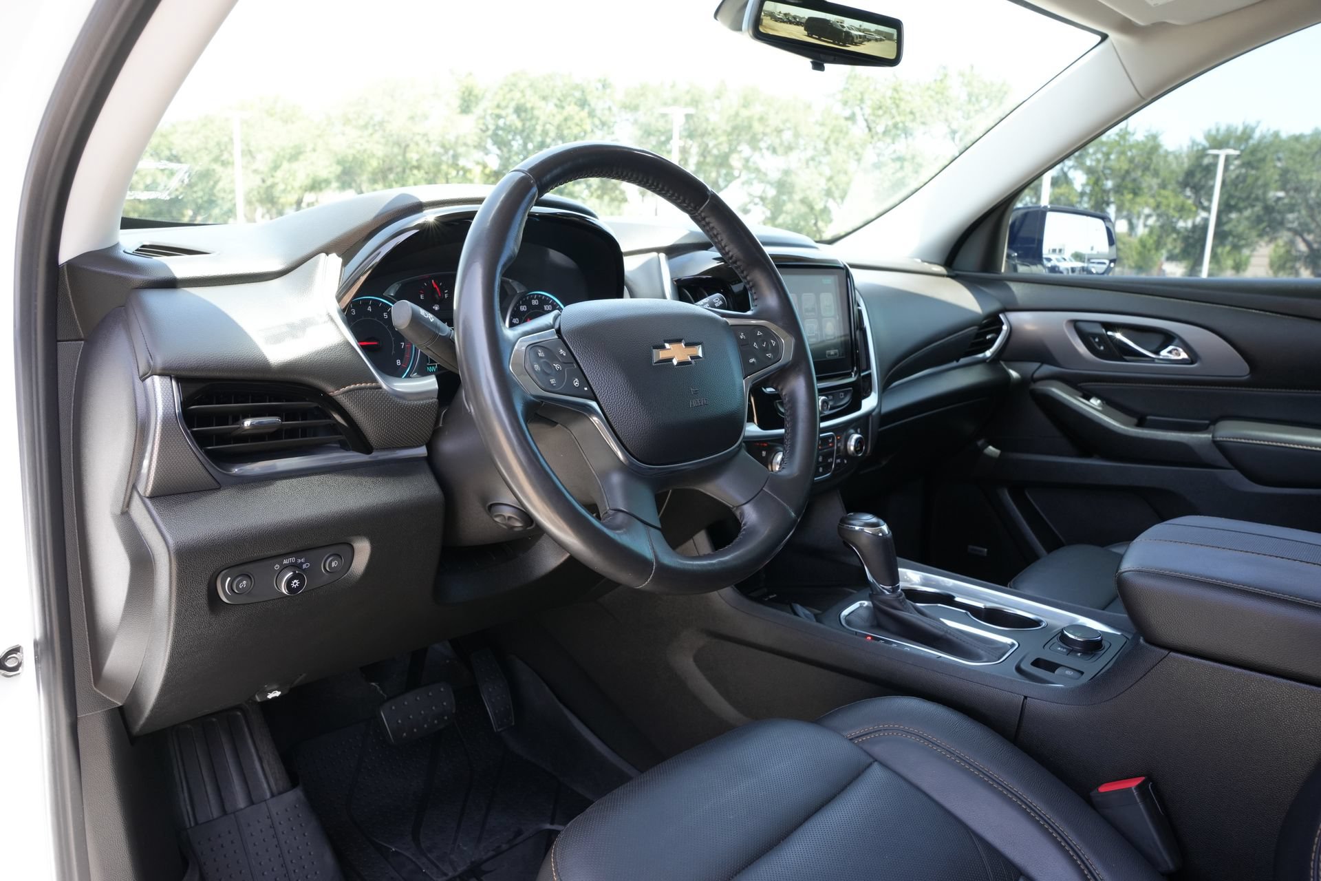 Used 2019 Chevrolet Traverse Premier w/ Redline Edition FWD image 17