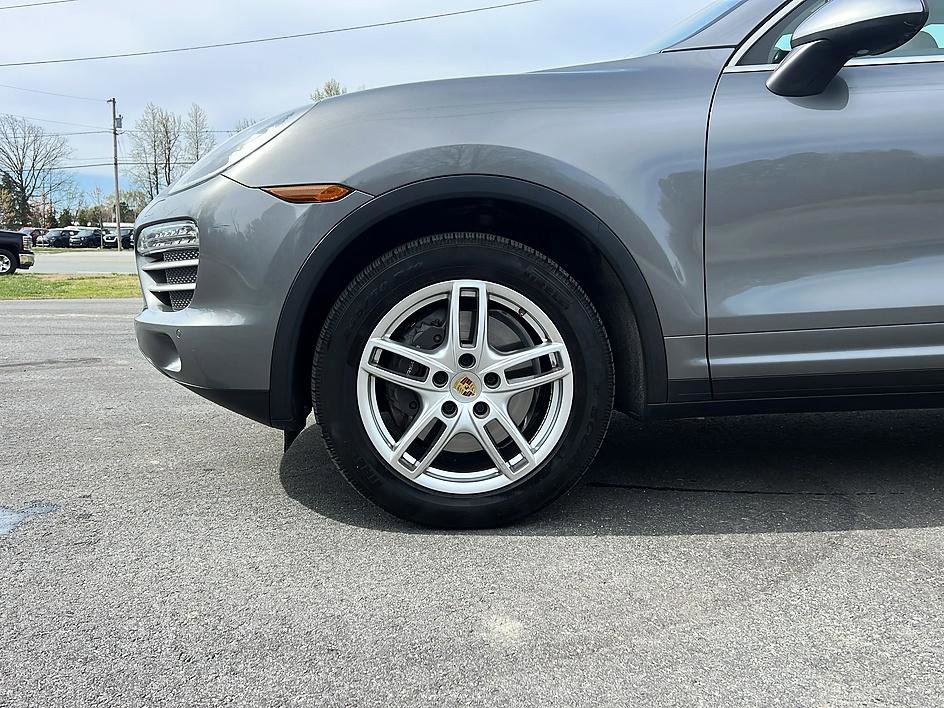 Used 2014 Porsche Cayenne Platinum Edition AWD/4WD image 11