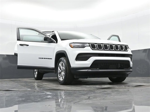 Used 2025 Jeep Compass Sport image 50