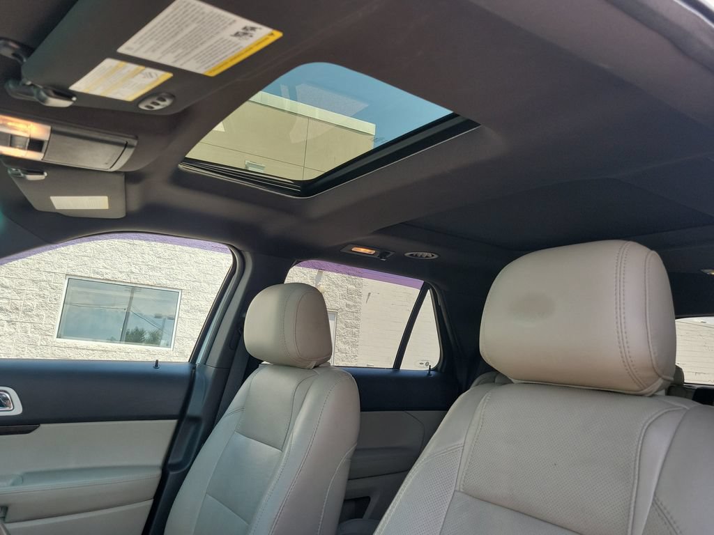 Used 2014 Ford Explorer Limited w/ Equipment Group 302A AWD/4WD image 34