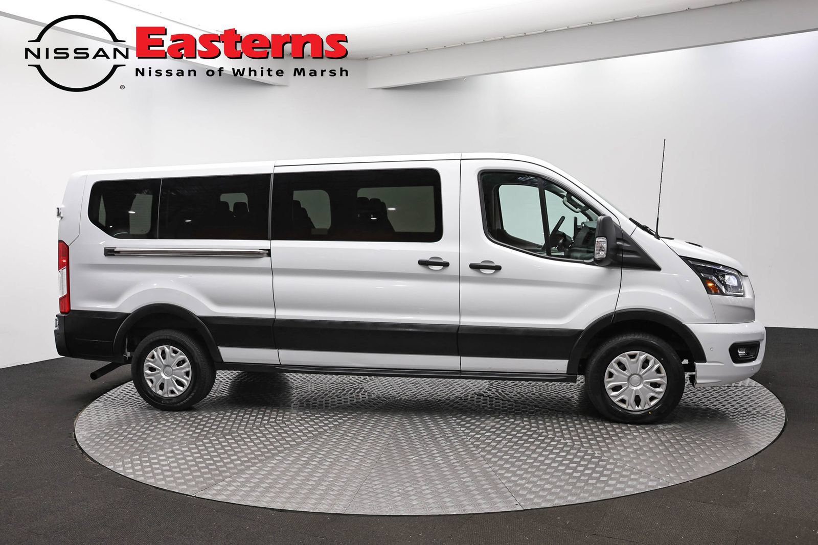 Used 2023 Ford Transit 350 XLT RWD image 4