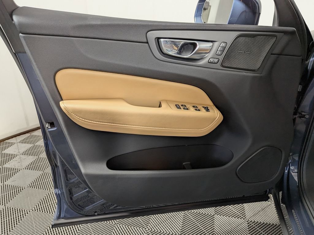 Used 2023 Volvo XC60 B5 Ultimate w/ Climate Package image 14
