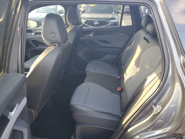 Certified 2025 Volkswagen Tiguan SE R-Line image 12