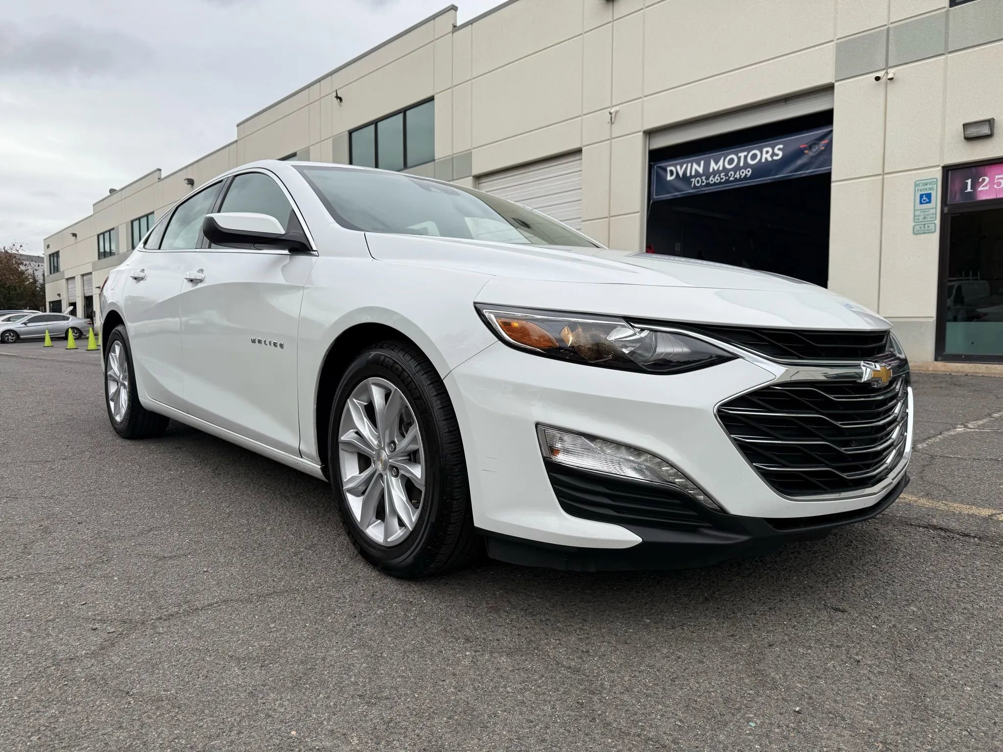 Used 2023 Chevrolet Malibu LT image 2