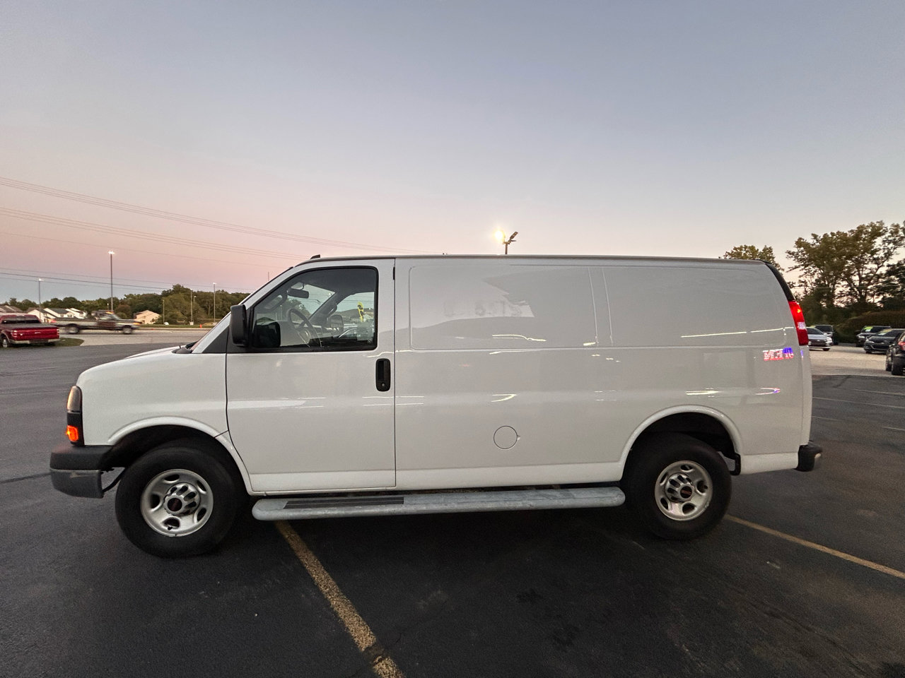 Used 2022 GMC Savana 2500 w/ Driver Convenience Package image 6